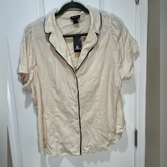 Torrid Size 1 Retro Chic Stretch Challis Button Front Shirt - Picture 3 of 5